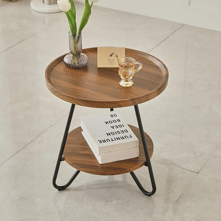 Кръгла масичка с метални крака на две нива